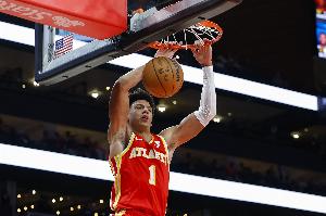 身手全能！杰倫-約翰遜半場10中6貢獻(xiàn)12分5板3助1斷