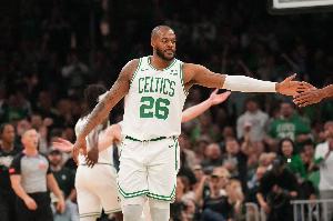 杰倫-布朗：蒂爾曼方方面面都做到了極致 末段表現(xiàn)堪稱(chēng)現(xiàn)象級(jí)