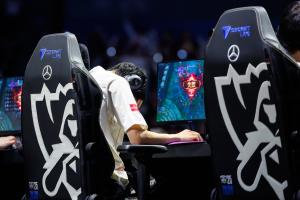 香克斯：Faker打得非常好，我真搞不懂他這年齡怎還能保持這么猛的?!