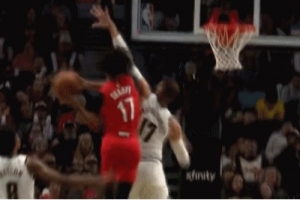 奮力追趕！謝頓-夏普干拔三分命中 隨后又造瓦蘭犯規(guī)2罰1中