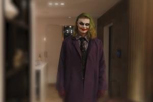 幾分像？哈蘭德萬圣節(jié)扮“小丑”去買尿布被認(rèn)出，女友扮貓女