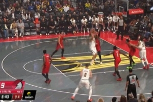 得心應手！約基奇單打利用腳步連續(xù)晃動 勾手輕松拿分