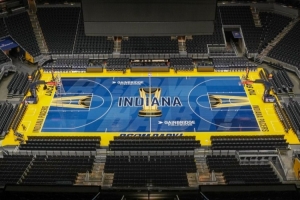 步行者已為NBA杯做好準(zhǔn)備！剛鋪好的NBA杯球場地板顏值如何？