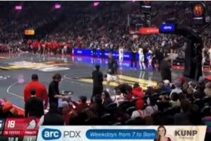 硬件不給力！開拓者主場計時器再度出問題 約基奇場邊折返跑熱身