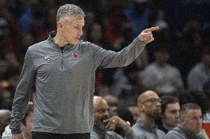 多諾萬：尼克斯今夏沒有聯(lián)系我&他們找了公牛管理層 我有責(zé)任留下