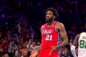 恩比德打進(jìn)2+1再現(xiàn)大尺度慶祝動(dòng)作 此前因類似動(dòng)作已被聯(lián)盟罰款