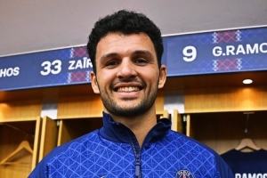 補(bǔ)時(shí)絕殺！貢薩洛-拉莫斯獲贈(zèng)巴黎百場(chǎng)里程碑紀(jì)念徽章