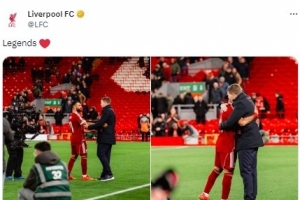 傳奇！利物浦2-0勝維拉賽后杰拉德與薩拉赫?qǐng)鲞吔涣鞑肀? >
                                        </div>
                                    </div>
                                                                        <div   id=