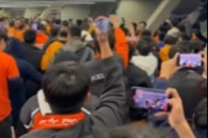 送保級(jí)對(duì)手提前降級(jí)！海牛球迷賽后退場(chǎng)時(shí)高喊“亞泰降級(jí)啦~”