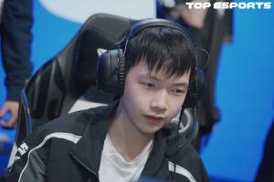 有血性但不多！一局拿一個(gè)頭？Creme雖然阿卡麗打出血性，但阿蘿拉直接1-7