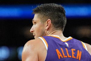 格雷森-阿倫：我首節(jié)扣籃時特意看了文班的位置 你得確定他在哪