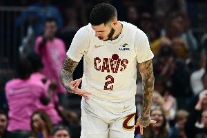 米切爾：大球訓練中表現(xiàn)讓人驚艷 他能讓每個人比賽變得更輕松