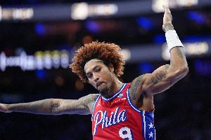 第一節(jié)單節(jié)22分！烏布雷出場(chǎng)33分鐘 21中12砍29分3籃板