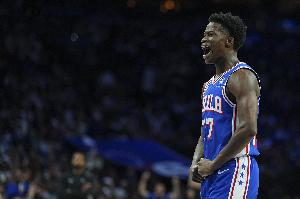 發(fā)揮穩(wěn)定！埃奇庫(kù)姆12中6拿下16分2板3助3斷 次節(jié)12分