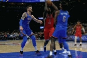 沖擊力！錫安強(qiáng)攻被吹進(jìn)攻犯規(guī) 鵜鶘挑戰(zhàn)成功改判2+1