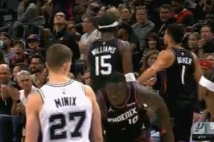 勝負(fù)已分！馬刺換下主力投子認(rèn)負(fù) 太陽(yáng)派出馬盧阿奇