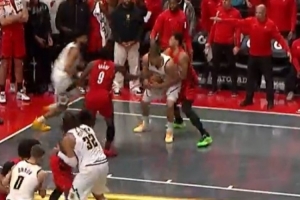 不滿判罰！掘金主帥：我們也要學(xué)會從后面抱人 反正碰到球就爭球