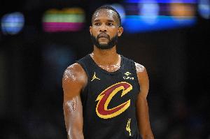 手感一般！小莫布里16投6中得到14分8板5助3斷1帽 正負(fù)值+13