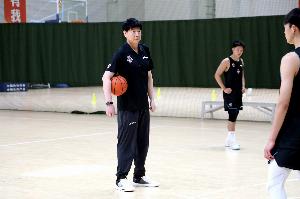 濟(jì)南時報：山東新賽季目標(biāo)就是確保進(jìn)前8基礎(chǔ)上 大力鍛煉年輕隊員