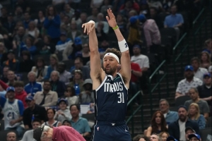 庫(kù)里：我推薦別人學(xué)克萊的投籃 我的投籃不標(biāo)準(zhǔn)但能讓我快速出手