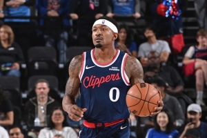 比爾：還不清楚醫(yī)療團隊有沒決定我明天能否背靠背出戰(zhàn)雷霆