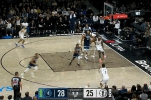 真有譜！籃網(wǎng)最后一個跌跌撞撞差點失誤 扎威出手三分壓哨追平！