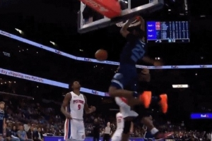 已經(jīng)融入球隊！科沃德溜底線接莫蘭特傳球上演雙手暴扣