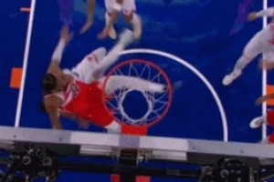 沖人去的！麥克布萊德身后攔下薩爾&一級惡犯