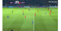差點(diǎn)丟球！對方前鋒比素利門前無人盯防，搶點(diǎn)射門打偏