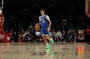 張佳瑋：某種程度上阿門弗拉格地位接近 前鋒身段技藝被拽去1號(hào)位