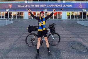 馬卡：一位圣吉羅斯死忠10天騎行1570公里，觀看球隊(duì)客戰(zhàn)馬競(jìng)