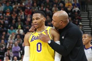 小陣容鬼才！湖記：只有哈姆能支教拉文+威少+莫蘭特的后場(chǎng)