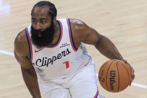 我下場(chǎng)喝口水怎么就輸了？哈登下半場(chǎng)3中0 全場(chǎng)得到25分6板6助！