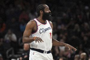 單核帶隊(duì) 夢(mèng)回巔峰！哈登14中7&5記三分半場(chǎng)爆砍22分5板4助