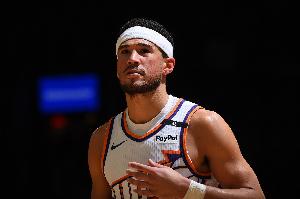 布克：見證過鄧肯、科比和司機的一人一城 也想像他們和庫里那樣