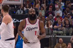 登峰造極的登！哈登開(kāi)場(chǎng)連得12分 包攬球隊(duì)所有得分！