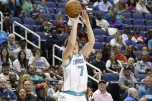 冷知識(shí)！克尼佩爾生涯前8場(chǎng)比賽投進(jìn)25個(gè)三分 創(chuàng)NBA歷史最快紀(jì)錄