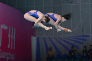 力爭金牌！全紅嬋/王偉瑩晉級女子雙人跳水10米跳臺決賽