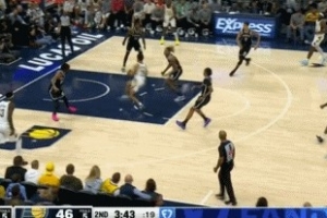 風(fēng)馳電掣！本·謝潑德持球突破 連續(xù)過掉防守閃電上籃打中