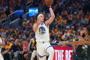 和追夢(mèng)學(xué)到了？波杰姆上半場(chǎng)5中2得5分7板6助 三分2中1