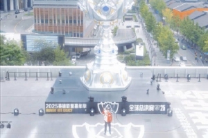 王多多分享決賽現(xiàn)場(chǎng)：下午好朋友們 我在成都的旁向大家招手