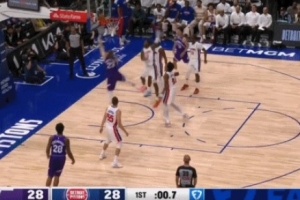 馬爾卡寧跟進壓哨上籃打進 爵士反超活塞領先結束首節(jié)