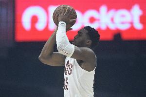 騎士也“三瘋”！第三節(jié)騎士37-20凈勝76人17分 三節(jié)打完領(lǐng)先20分