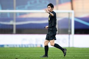 袁甲評(píng)艾堃：蓉城第一球那個(gè)冒哨，和當(dāng)年吹費(fèi)萊尼那球如出一轍