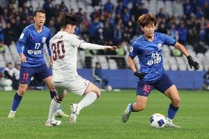 記者：楊皓宇打入金子般進(jìn)球，助山東U20隊(duì)有驚無(wú)險(xiǎn)地成功晉級(jí)