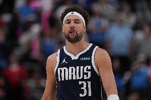 比打首發(fā)強(qiáng)！克萊上半場(chǎng)5中3得8分3板1助1斷 三分4中2