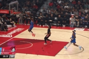 先聲奪人！華萊士搶斷反擊飛身暴扣 雷霆開(kāi)場(chǎng)9-1打停開(kāi)拓者