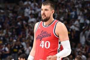 祖巴茨：我們一直防不住太陽的射手 比爾機會不錯只是沒能投進(jìn)