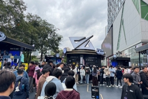 媒體人分享IG和BLG活動現(xiàn)場：排長隊 要這倆打決賽拳頭嘴都能笑歪