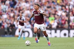 羅杰斯近兩賽季各項(xiàng)賽事運(yùn)動(dòng)戰(zhàn)助攻16次，同期英超球員僅次薩拉赫